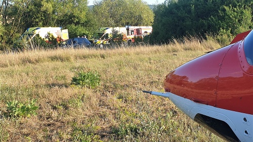 Pred malou chvíľou sa vrátil záchranársky vrtuľník z Banskej Bystrice zo záchrannej akcie neďaleko obce Sása, kde došlo k zrážke dvoch cyklistov s osobným vozidlom.