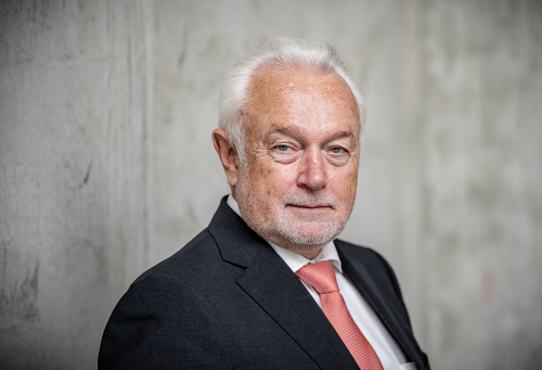 Na snímke zo 16. mája 2021 podpredseda nemeckého parlamentu Wolfgang Kubicki