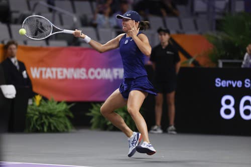  Poľská tenistka Iga Swiateková si bez problémov zaistila postup do semifinále MS WTA Tour v americkom Fort Worthe.