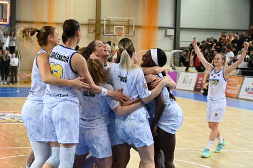 Na snímke radosť hráčok Čajok po výhre zápasu 3. kola skupinovej fázy Európskeho pohára FIBA v basketbale žien C-skupiny Piešťanské Čajky - Galatasaray Cagdas.
