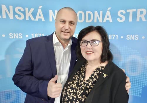 Andreja Danka stála prehratá stávka jeho vlasy.