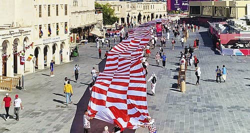 Obhajca striebra spred štyroch rokov sa blysol aj zástavou dlhou 200 metrov, ktorú niesli k hotelu, kde Modrič a spol. bývajú.