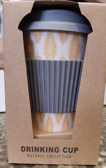 Na snímke nebezpečný výrobok - pohár Drinking cup Natural collection s obsahom bambusových prísad, pred ktorým varuje Úrad verejného zdravotníctva (ÚVZ) SR. 