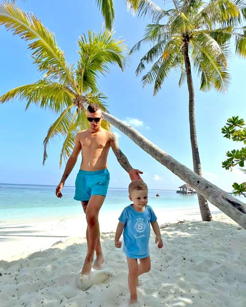 Lukáš Haraslín si užíva s rodinou exotiku na Maldivách.