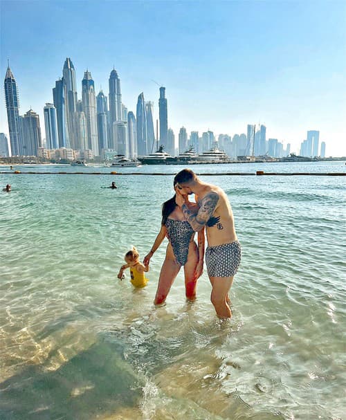 Milan Škriniar dovolenkuje s rodinou v Dubaji.
