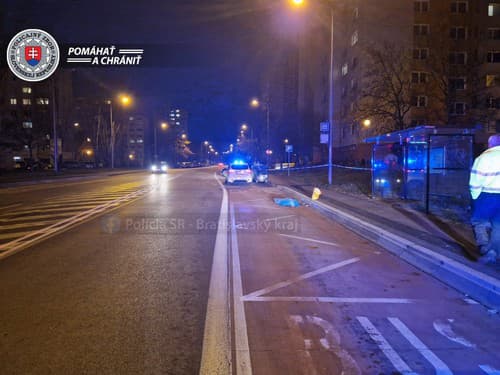 Policajti boli vyslaní na Saratovskú ulicu v Bratislave, kde sa v zmysle oznámenia mala nachádzať osoba bez známok života.