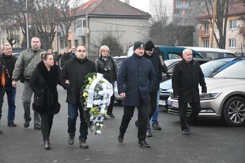 Na pohreb prišli aj Kotlebovci na čele s Mariánom Kotlebom.