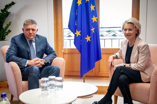 Robert Fico a Ursula von der Leyen majú na pomoc Ukrajine protichodné názory.