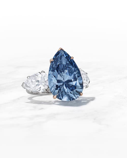 Diamant s názvom Bleu Royal s hmotnosťou 17,61 karátu je najväčším vnútorne bezchybným drahokamom v modrej farbe.