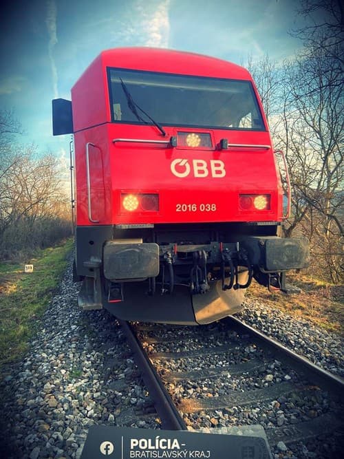 Vlak v Bratislave zrazil osobu.