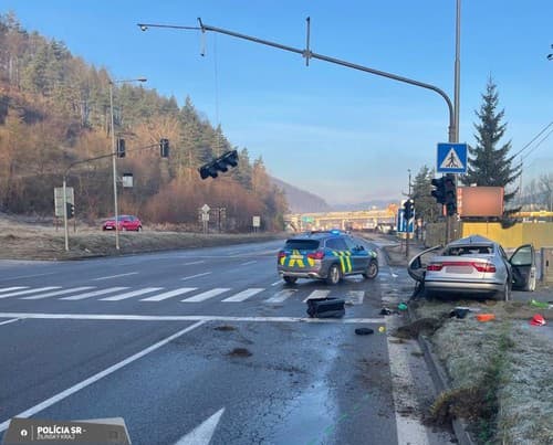 Na ceste prvej triedy číslo I/61 na Hričovskej ceste v Žiline, došlo k vážnej dopravnej nehode.