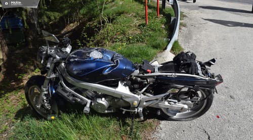 Zrážka motocykla a auta v Poluvsí si vyžiadala dvoch zranených