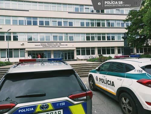 Banskobystrická polícia preverovala 14 pobočiek VÚB a 5 predajní elektrotechniky a prijala oznámenie od 85 škôl kvôli vyhrážkam o výbušninách.