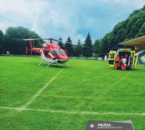 Cyklista v Kremnici narazil do steny budovy, utrpel ťažké zranenia.