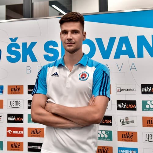 Dominik chcel ísť do zahraničia, ale nakoniec je z toho Slovan.