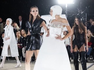 HORÚCI záver Fashion Live 2024 v podaní Kocúrikovej a Fialovej: Obkolopené POLONAHÝMI ženami a...