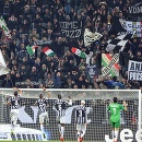 Futbalisti Juventusu Turín sa tešia s fanúšikmi. (ilustr. foto) 