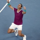 Španielsky tenista Rafael Nadal sa teší po víťazstve nad Rusom Daniilom Medvedevom vo finále mužskej dvojhry na grandslamovom turnaji Australian Open. 