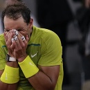 Španielsky tenista Rafael Nadal sa teší po triumfe nad Srbom Novakom Djokovičom. 