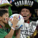 Mexický fanúšik chcel na štadión prepašovať alkohol v netypickom predmete. 