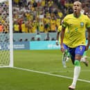 Brazílsky futbalista  Richarlison  sa teší po strelení úvodného gólu.