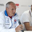 Kapitán daviscupového tímu Tibor Tóth so šéfom tenisového zväzu Milošom Mečířom.