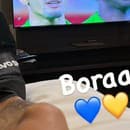 Zranený Neymar sledoval zápas na hotelovej izbe.