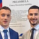 Hokejisti Haščák (vľavo) a Skokan sú novými poslancami mesta Poprad.
