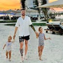 Albert Rusnák dovolenkuje s rodinou v Dubaji.