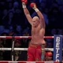 Na snímke britský boxer Tyson Fury oslavuje obhajobu titulu majstra sveta organizácie WBC v ťažkej váhe.