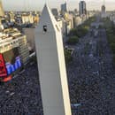 Zaplnené ulice hlavného mesta Argentíny - Buenos Aires.