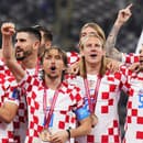 Chorvátski futbalisti pózujú s bronzovými medailami po výhre 2:1 v zápase o tretie miesto Chorvátsko  - Maroko na majstrovstvách sveta vo futbale.