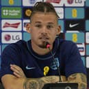 Anglický záložník Kalvin Phillips.