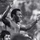 Legendárny Pelé po dlhom boji podľahol rakovine vo veku 82 rokov. 