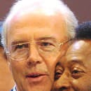 Futbalové legendy Franz Beckenbauer a Pelé.