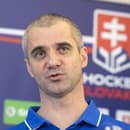 Hlavný tréner slovenskej hokejovej reprezentácie do 20 rokov Ivan Feneš počas brífingu slovenskej hokejovej reprezentácie do 20 rokov