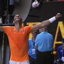 Španielsky tenista Rafael Nadal úspešne vykročil za obhajobou titulu na grandslamovom turnaji Australian Open v Melbourne.