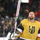 Na archívnej snímke z 6. marca 2022 brankár Robin Lehner z Vegas Golden Knights pred zápasom zámorskej NHL proti Ottawe Senators v Las Vegas.