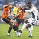 Na snímke zľava Lukáš Fabiš (Ružomberok), Myenty Abena (Slovan) a Oliver Luterán (Ružomberok) v zápase.