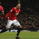 Na snímke hráč Manchesteru Jesse Lingard (v strede) oslavuje gól, no v psychickej pohode v United nebol. 