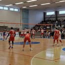 Zápas volejbalistov Komárna sledovali 1000 študentov.
