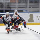 Na snímke zľava Peter Galamboš, Christián Michalčin (obaja Michalovce) a Brant Harris (Slovan) počas zápasu 37. kola Tipos Extraligy HC Slovan Bratislava - HK Dukla Ingema Michalovce v Bratislave