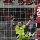 Brankár Leverkusenu Lukáš Hradecký po inkasovanom góle.