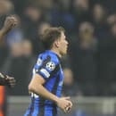 Futbalista Interu Miláno Romelu Lukaku (vľavo) sa teší po strelení gólu.