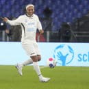 Ronaldinho (vľavo) v akcii.