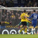 Na snímke hráč Chelsea Kai Havertz strieľa gól, ktorý mu neuznali kvôli ofsajdu v odvete osemfinále Ligy majstrov vo futbale Chelsea Londýn - Borussia Dortmund.