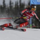 Kanaďanka Valerie Grenierová na trati 1. kola obrovského slalomu.