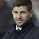 Legendárny futbalista Steven Gerrard je aktuálne trénerom. 