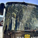 Klubový autobus Dunajskej Stredy zahádzali vandali vajcami.