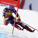 Americká lyžiarka Mikaela Shiffrinová na trati počas 1. kola obrovského slalomu na finálovom podujatí Svetového pohára 19. marca 2023 v andorrskom Soldeu.